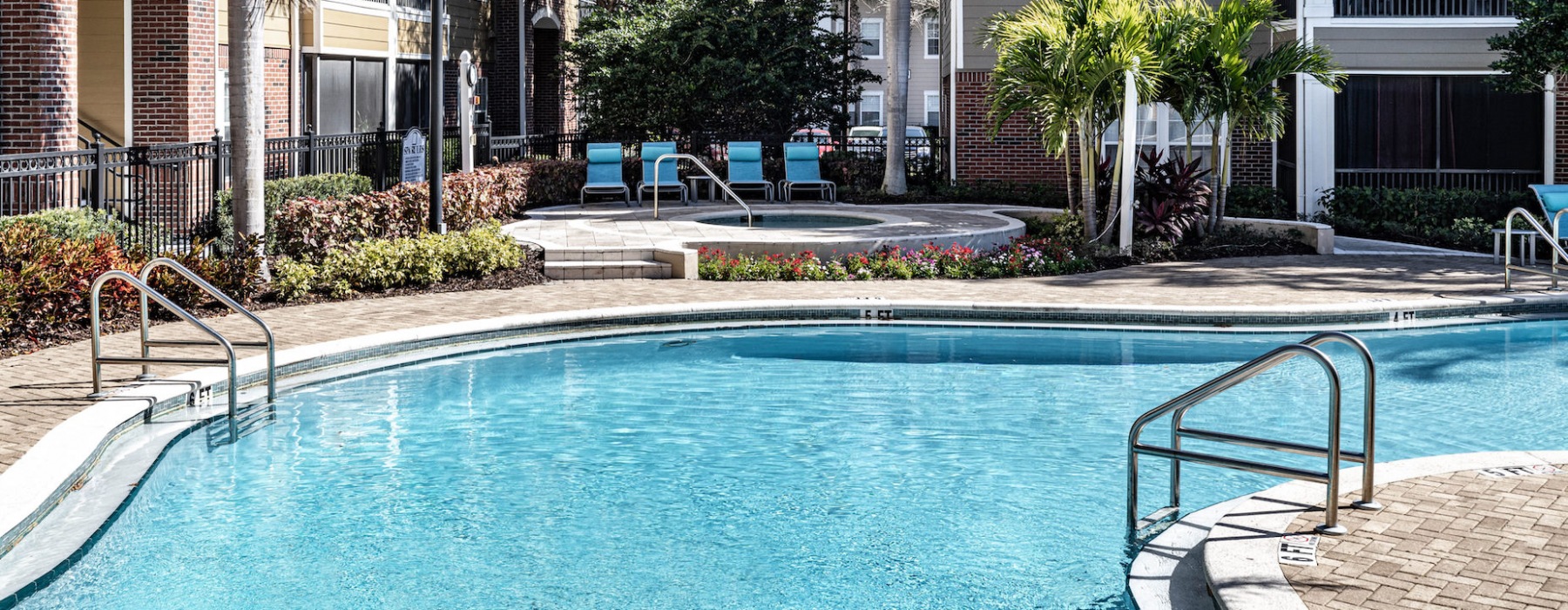 Community Pool With Poolside Cabanas At Cumberland Park Apartments In Orlando, FL